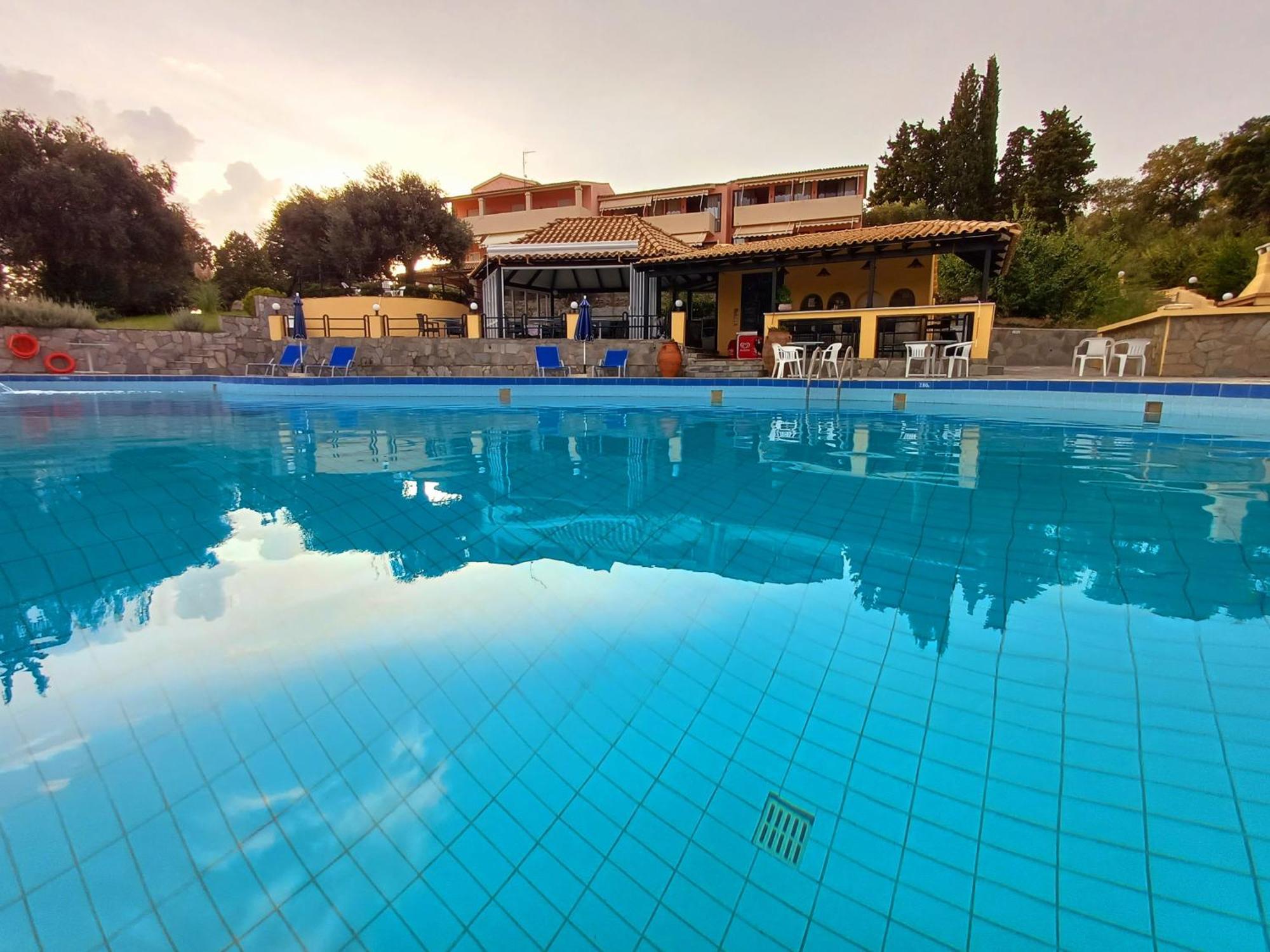 Penelope Apartment Hotel Dassiá Exteriér fotografie